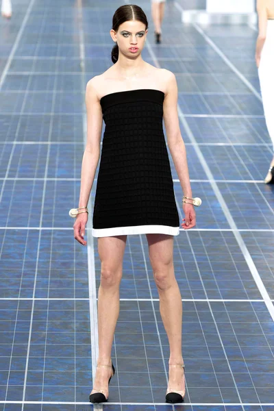 Look 10